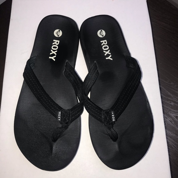 Roxy black flip flops